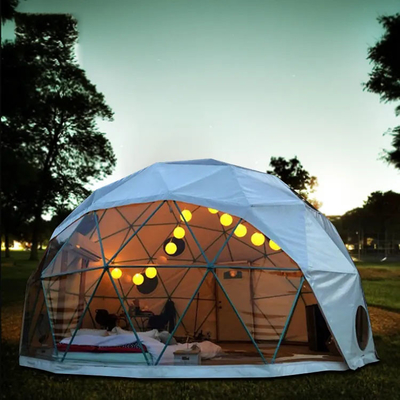 Tenda semi-esférica de cúpula clara