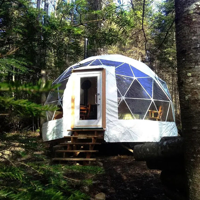 Tenda semi-esférica de cúpula clara